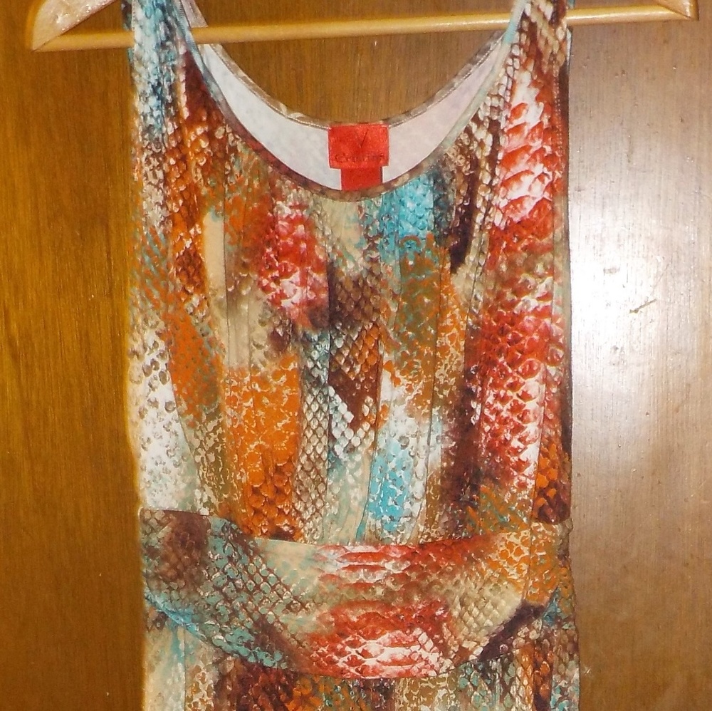 A very nice sleeveless colorful dress